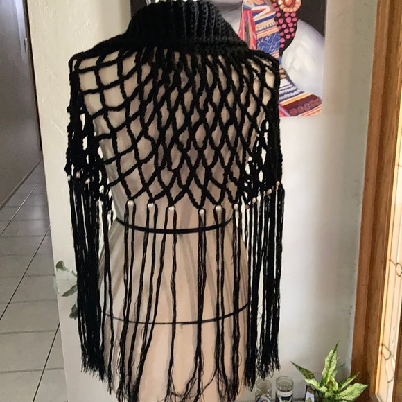 Unique knitted style wrap with faux pearl details - Picture 3 of 6